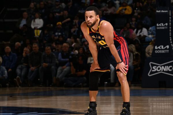 Curry, Green held without field goal; Grizzlies rout Warriors