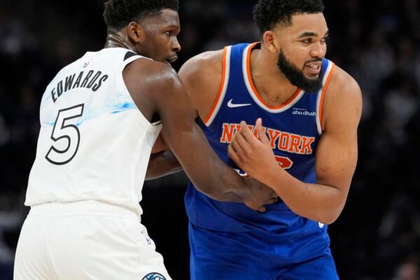 KAT leads Knicks in blowout win over Wolves in first post-trade game