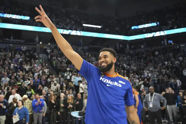 Knicks' Karl-Anthony Towns receives standing ovation in return to Minnesota