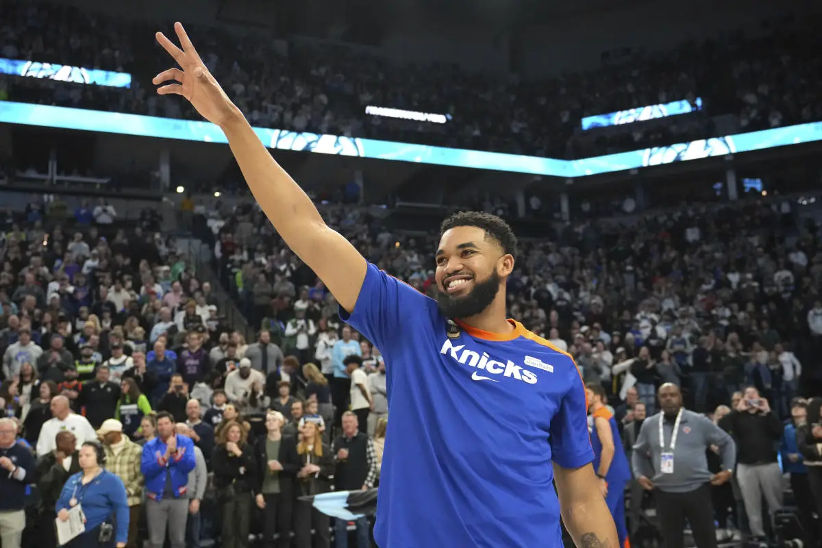 Knicks' Karl-Anthony Towns receives standing ovation in return to Minnesota