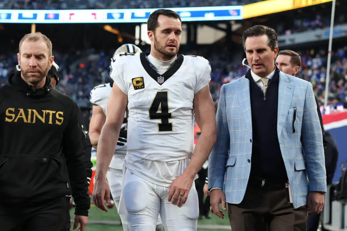 Saints’ Derek Carr fractures left hand vs. Giants, deemed week to week