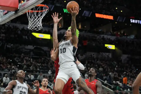 Spurs deliver focused win over Trail Blazers before heading out for the holidays