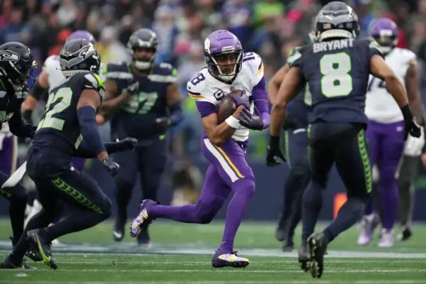 Vikings defeat Seattle 27-24 to stay atop NFC with Detroit